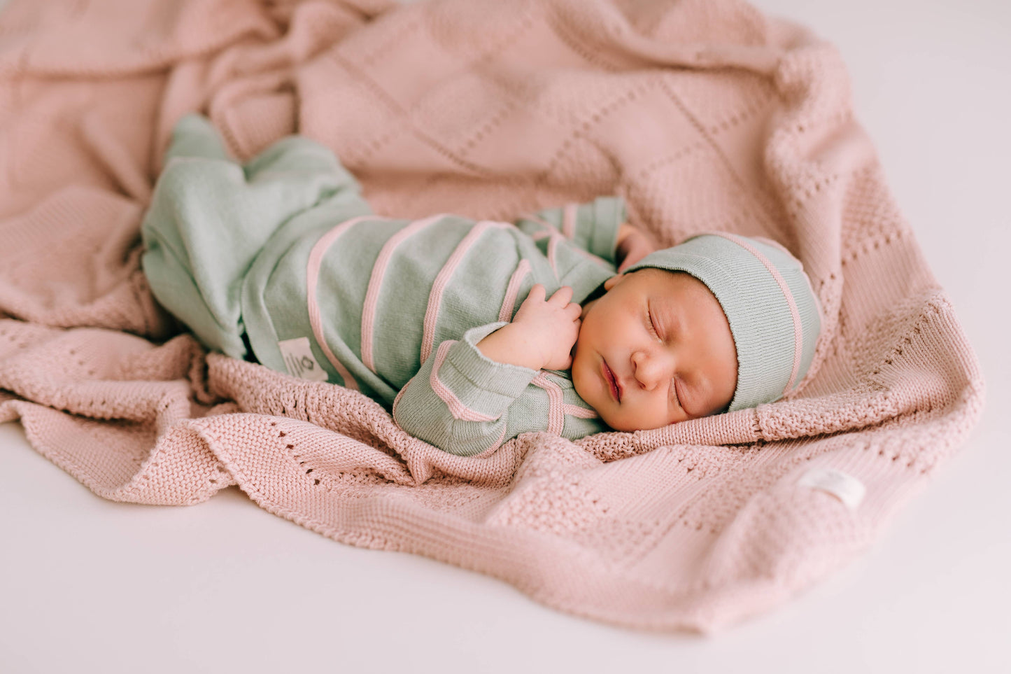 Pink plaid knitted blanket