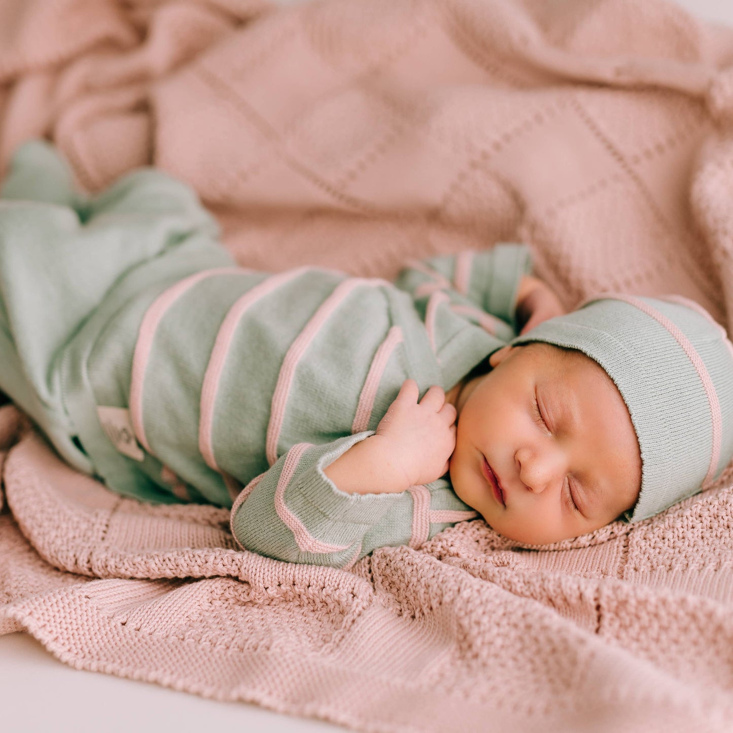 Pink plaid knitted blanket