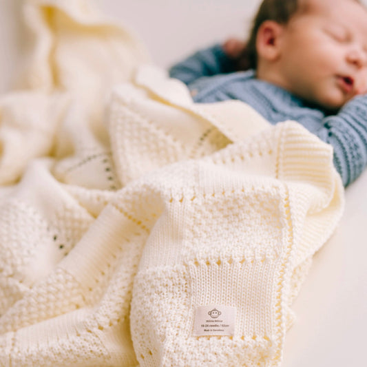 Ecru plaid knitted blanket