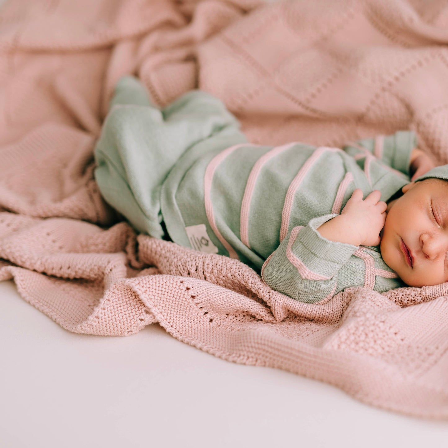 Pink plaid knitted blanket